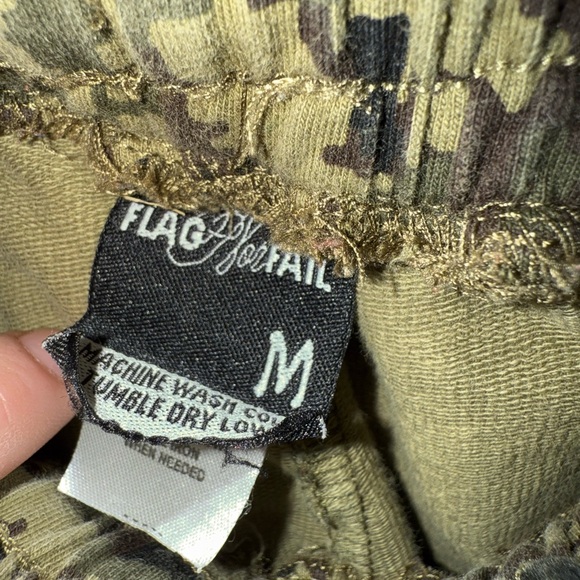 Flag Nor Fail - Picture 3 of 3